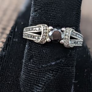 Estate black white diamond sterling silver size 9 ring unusual setting